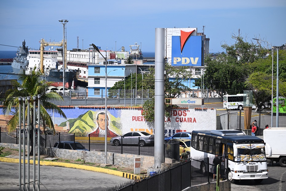 Photograph of Russian frigate Admiral Gorshkov and oil tanker Academic Pashin, part of the Russian naval detachment visiting Venezuela, arrive at La Guaira's harbour on 2 July 2024