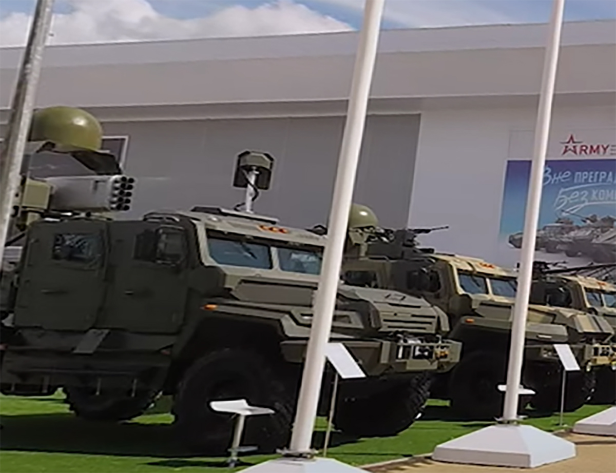 Leonardo DRS equipped with 70 mm laser-guided Advanced Precision Kill Weapon System II