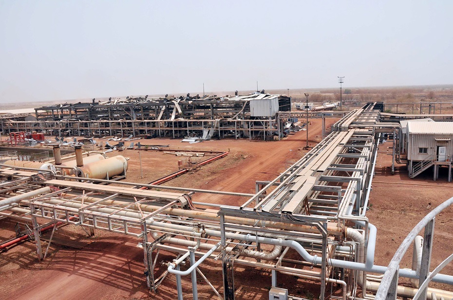 Photograph of damaged facilities of an oil refinery in Sudan's main petroleum centre of Heglig, bordering South Sudan, on 24 April 2012