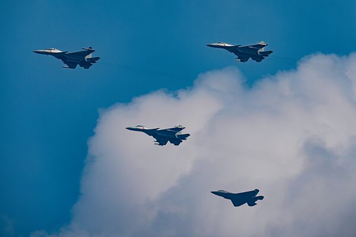Photograph of new Chinese naval fighter aircraft J15DT EW J15T and J35