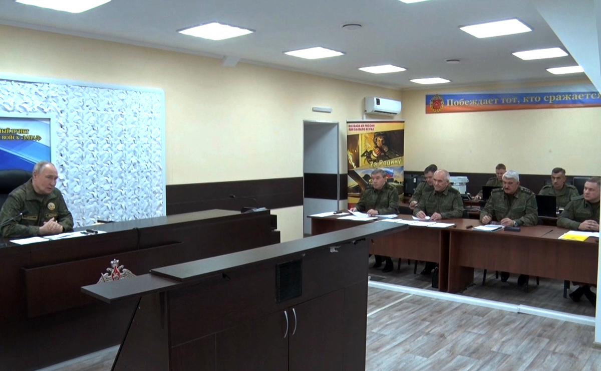 Photograph of Russian President Vladimir Putin visiting the command point of the West Group of forces 20th Nov 2025
