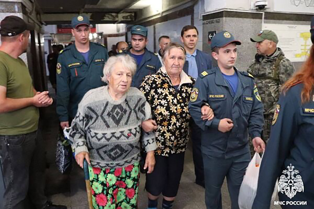 Russian EMERCOM personnel assist Russian civilians