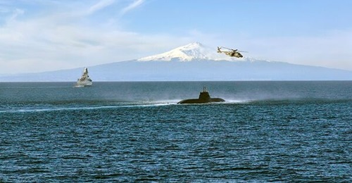 Italian Fremm class frigate ITS Spartaco Schergat (F-589)  and Todari class submarine ITS Pietro Venuti (S-528) during NATO Exercise Dynamic Manta 2026 off the coast of Sicily.