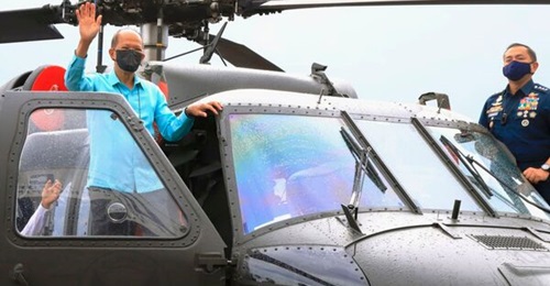 On 10 December 2020 the PAF inducted into service the first six of 16 S-70i Black Hawk helicopters in a ceremony that was also attended by Secretary of National Defense Delfin Lorenzana (seen here). The Philippine government has now approved funding fo...