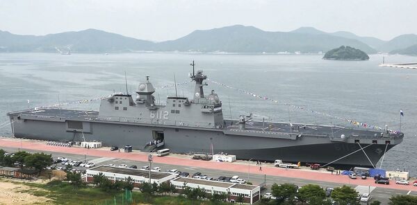 
        The RoKN commissioned 
        Marado
        , its second Dokdo-class LPH, in a ceremony held on 28 June at the Jinhae Naval Base in South Gyeongsang Province.
       (RoKN)