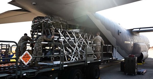Airmen and riggers with the 1st Special Operations Logistics Readiness Squadron load a Rapid Dragon Palletized Weapon System aboard an MC-130J Commando II at Hurlburt Field, Florida, on 13 December, 2021.