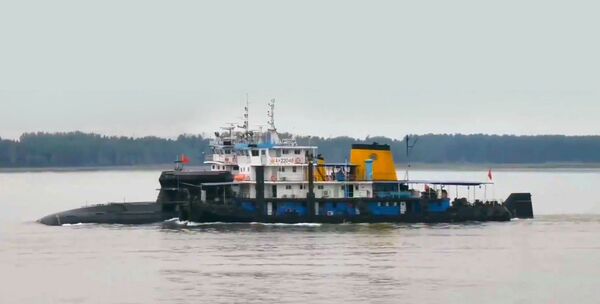 A composite image produced from multiple screengrabs taken from video footage posted on the TikTok social media platform around mid-June showing what appears to be a new conventionally powered submarine for the Chinese navy. The boat is fitted with a reelable passive towed array sonar. (Via TikTok/Janes)