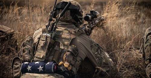 A US Army ranger equipped with L3Harris's AN/PRC-163.