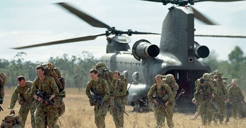Soldiers from the 1st Battalion, Royal Australian Regiment, disembarking from a CH-47F Chinook attached to the 5th Aviation Regiment. Canberra announced on 8 July that it has received the first two of four recently ordered CH-47Fs for the army.