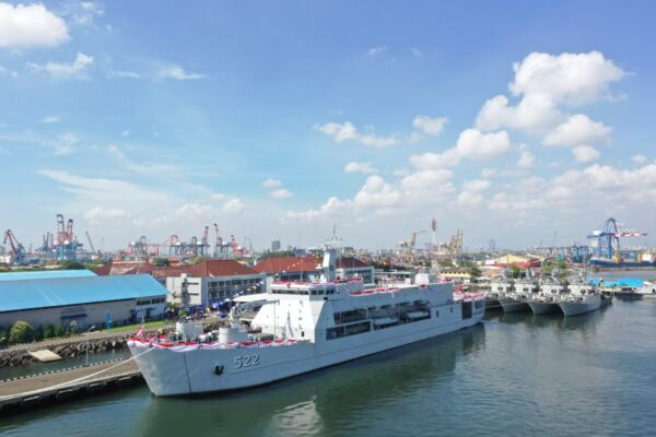 
        The Indonesian Navy commissioned KRI
        Teluk Youtefa
        , its third Teluk Bintuni-class LST, in a ceremony held on on 12 July at the naval base at Tanjung Priok, North Jakarta.
       (TNI-AL)