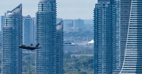 A USAF F-35A flies over the Toronto waterfront on 3 Sept 2021 during the 2021 Canadian International Air Show. Proposed US legislation would limit the total quantity of F-35s that could be procured and maintained by the US military services based on O&...