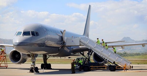 Technical personnel board an RNZAF Boeing 757-2K2 at Port Moresby International Airport in Papua new Guinea on 17 June 2024 after the aircraft suffered a technical snag while transporting New Zealand Prime Minister Christopher Luxon to Japan.