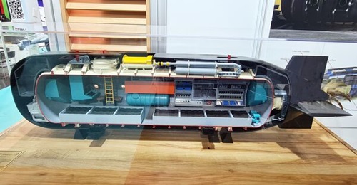A model of the multi-purpose mini submarine on display at the Saha Expo showing the general arrangement of the submarine and the pressure vessel.