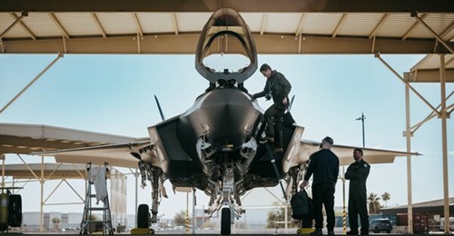 The first F-35/F-35A for Belgium arrived at Luke AFB in Arizona on 4 December.