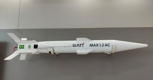 The MAX 1.2 AC weapon was jointly developed by SIATT - Engenharia, Indústria e Comércio and the Brazilian Army Technological Center.