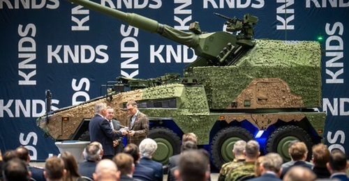 German Defence Minister Boris Pistorius handed over the first Remote Controlled Howitzer 155 8×8 SPH for Ukraine to the Ukrainian ambassador in Germany, Oleksii Makeiev, at KNDS Deutschland's plant in Kassel on 13 January 2025.
