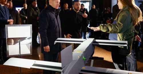 Helsing's HF-1 strike UAV being presented to Ukraine's President Volodymyr Zelensky and German Chancellor Olaf Scholz in a photo released, as fresh German military assistance was announced on 14 January 2025.