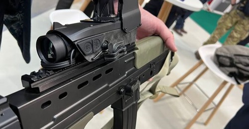 Thales' XTraim red dot and IR sight, seen at the International Armoured Vehicles (IAV) 2025 conference in Farnborough.