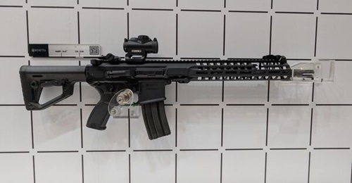 Beretta NARP 5.56 mm assault rifle.