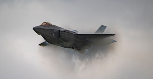 A US Air Force Lockheed Martin F-35, photographed at an airshow in 2024. The company intends to deliver up to 190 F-35s to customers in 2025 as it clears out a backlog of stored TR-3-equipped aircraft.
