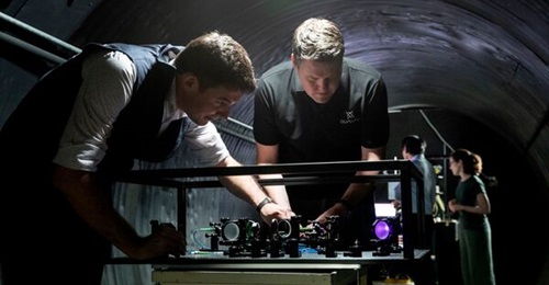 A DSTG scientist works on quantum clocks at the University of Adelaide. DSTG is leading a new project to develop quantum technologies-based PNT capabilities for the ADF.