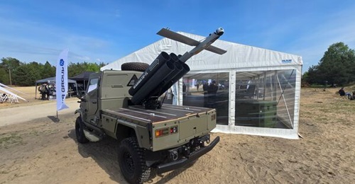 The optionally unmanned ground vehicle demonstrator based on the Taero UGV unveiled by WB Group at the 1st Warsaw Armoured Brigade's training ground in Wesola on 24 April was equipped with a six-tube launcher with Warmate TL.