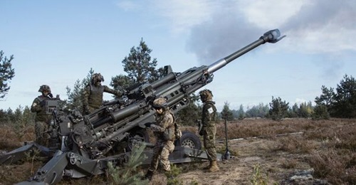 A Latvian soldier fires a Canadian Army M777 howitzer assigned to the NATO-enhanced Forward Presence Battle Group-Latvia during Exercise 'Gangster Prime' in the Camp Adaži training area in September 2019.