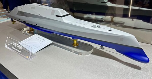 A model of Hanwha Ocean's Future Destroyer concept on display at MADEX 2025.