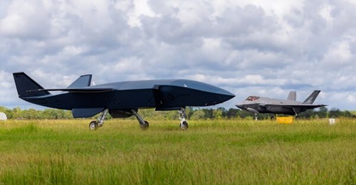 A Boeing MQ-28A Ghost Bat on the tarmac as an F-35A Lightning II taxis during Exercise 'Carlsbad' at RAAF Base Tindal in April 2025.