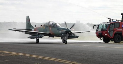 A new Embraer A-29 Super Tucano arrives in Asunción, Paraguay. The four deliveries, with two more expected, will reinvigorate the FAP's combat fleet.