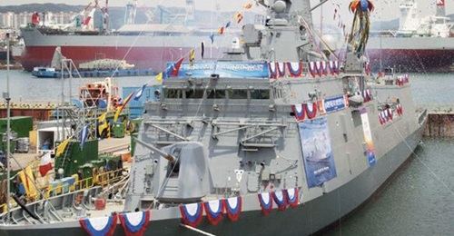 Incheon-class frigate ROKS 
        
         with the SPS-550K surveillance radar at its masthead.