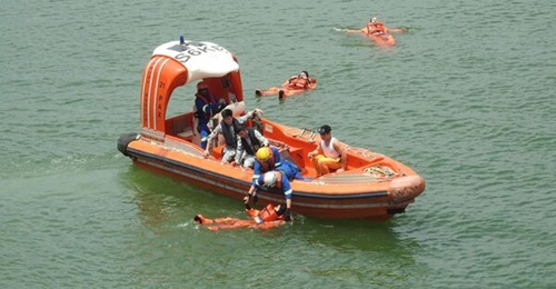A simulated rescue of distressed submariners at Exercise 'Pacific Reach' 2025.