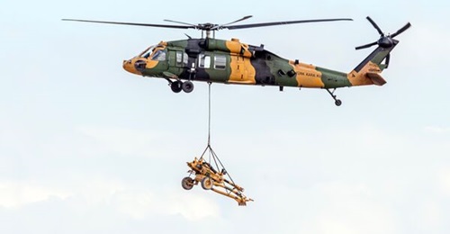 MKE's Boran light howitzer seen slung under an S-70 helicopter during Türkiye's Exercise 'Ates Serbest 2025' in October.