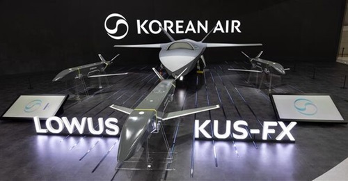 KAL-ASD presented a working prototype of its LOWUS collaborative combat aircraft (in background) at ADEX 2025 while unveiling the new multirole KUS-FX SUCA, which is capable of operating along manned fighters and the LOWUS.