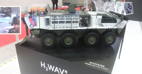 Hyundai Rotem displayed a model of its H2 WAVe at ADEX 2025, showing the vehicle's hydrogen fuel cell elements.