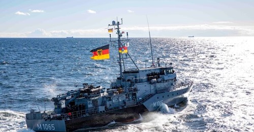 German Navy Frankenthal (Type 332C)-class coastal minehunter 
        
         (M 1065).