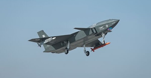Kizilelma prototype TC-OZB5 seen carrying a pair of underwing Gökdogan BVR missiles as it departs for an air-to-air demonstration against a jet-powered target drone on 29 November.