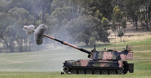 The School of Artillery and 4th Regiment of the Royal Australian Artillery conducted live-fire training on the new AS9 Huntsman SPH at Puckapunyal, Victoria, on 1 December.