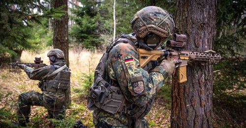 The German Army's Panzergrenadierbataillon 122 is the first unit to be equipped with the G95 assault rifle.