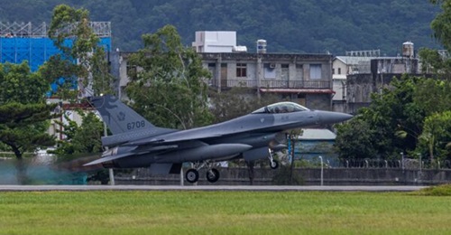 A Lockheed Martin F-16V (Block 20) Fighting Falcon takes off from Hualein Air Force Base, which is a major centre of F-16 operations in Taiwan. This photograph was taken in 2024.