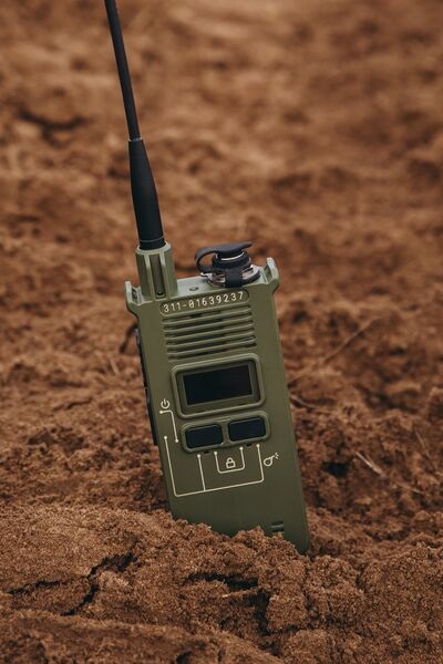 Image of Himera's G1 Pro handheld radio.