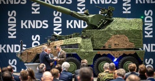 German Federal Minister of Defence Boris Pistorius handed over the first RCH 155 8×8 self-propelled howitzer for Ukraine to the Ukrainian ambassador in Germany, Oleksii Makeiev, at KNDS Deutschland's plant in Kassel on 13 January 2025.