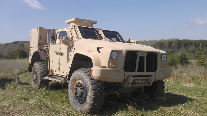 The US Army has delayed a JLTV full-rate production decision to weigh potential requirement changes, according to Oshkosh. (Daniel Wasserbly/IHS Markit)