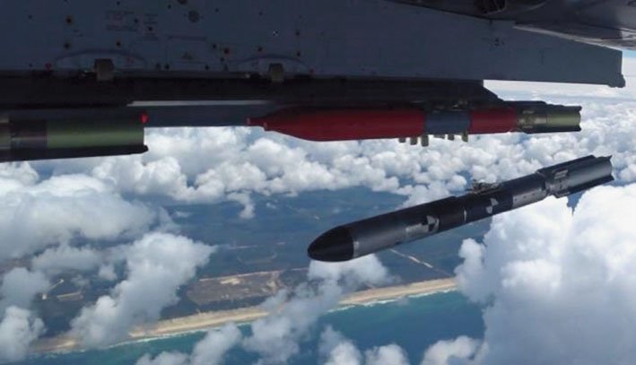 A prototype BAT-120LG round being released from a French Air Force Mirage 2000D at Biscarrosse, southwest France, in June 2018. This was the first guided release of the developmental munition. (Thales/DGA)