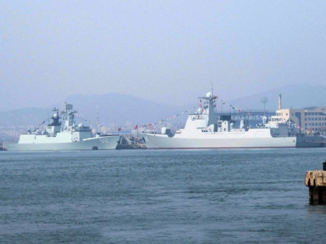 Images recently emerged on Chinese online forums indicating that the PLAN commissioned in late February a Type 052D destroyer (seen here on right hand side with pennant number 119) and a Type 54A frigate (on the left, with pennant number 542). (Via Sina Weibo )