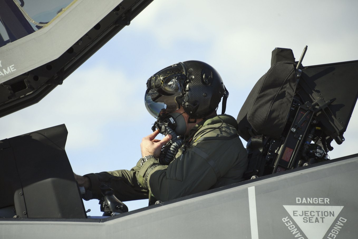 A USAF F-35A pilot from the 388th Fighter Wing goes through pre-flight checks. Pilots and maintainers recently completed the first F-35A rapid crew swap exercise, which reduces the time between sorties. (US Air Force)