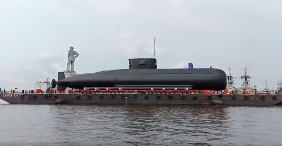 Alugoro
        , seen here on an intermediary barge while on its way to an alternative launch site.
       (Screengrab of video taken by an Indonesian industry source)