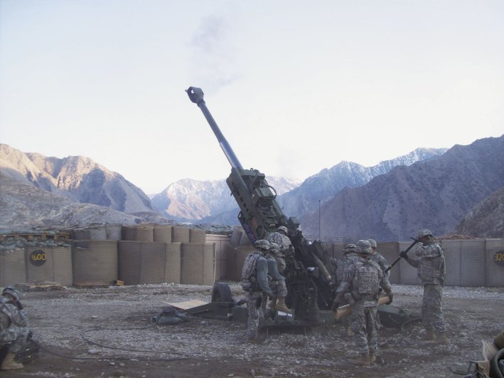 BAE Systems is looking to increase outsourcing from India in programmes such as its M777 lightweight howitzer (pictured), which it is also building in India in partnership with Mahindra & Mahindra. (BAE Systems)