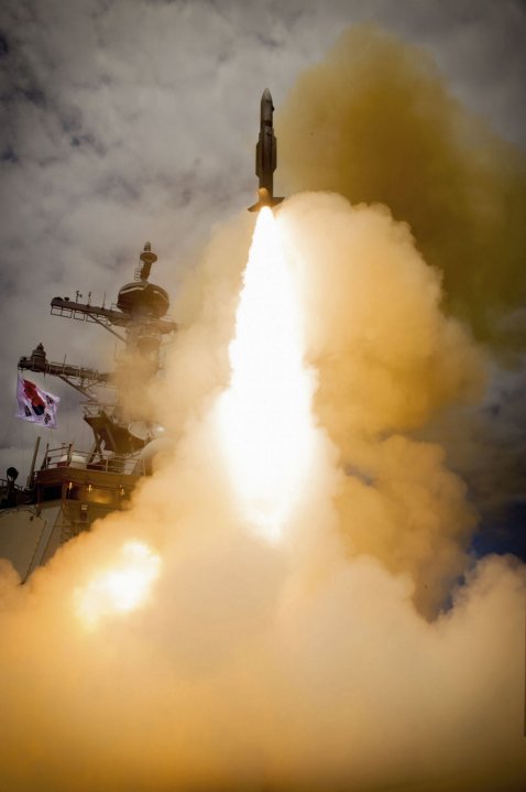 
        An SM-2 missile being launched from Republic of Korea Navy  KDX-3-class destroyer
        Seo Ae Ryu Sung Ryong
        during an exercise. The US DSCA announced on 17 May that the US State Department has approved the sale of up to 94 additional SM-2 Block IIIB missiles to South Korea.
       (Raytheon)