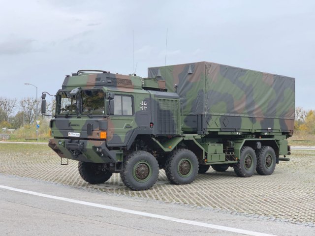 To achieve compliance with turning radius and maximum height regulations, the HX42M is fitted with 395/85 R 20 tyres, and the HX44M with smaller 365/85 R 20 tyres. (Shaun C Connors)